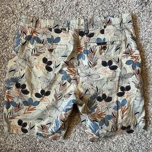 Goodfellow Mens Linden Short Sz.32x8/Biege/Floral Print/Flat Front/Casual-Chino